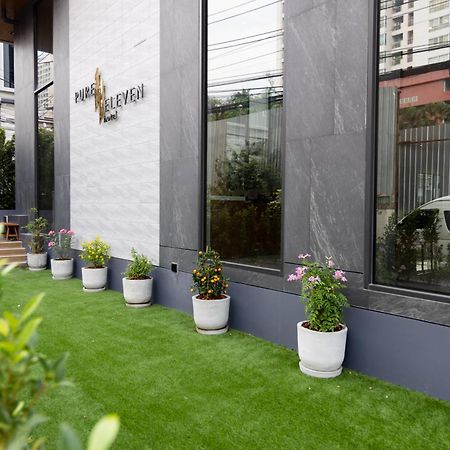 Pure Eleven Hotel Bangkok Makkasan Exterior foto