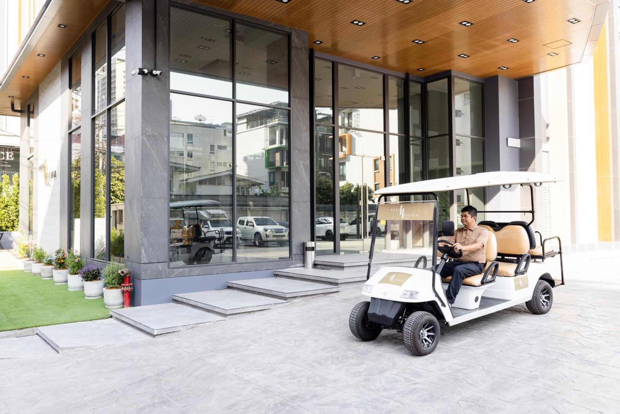 Pure Eleven Hotel Bangkok Makkasan Exterior foto